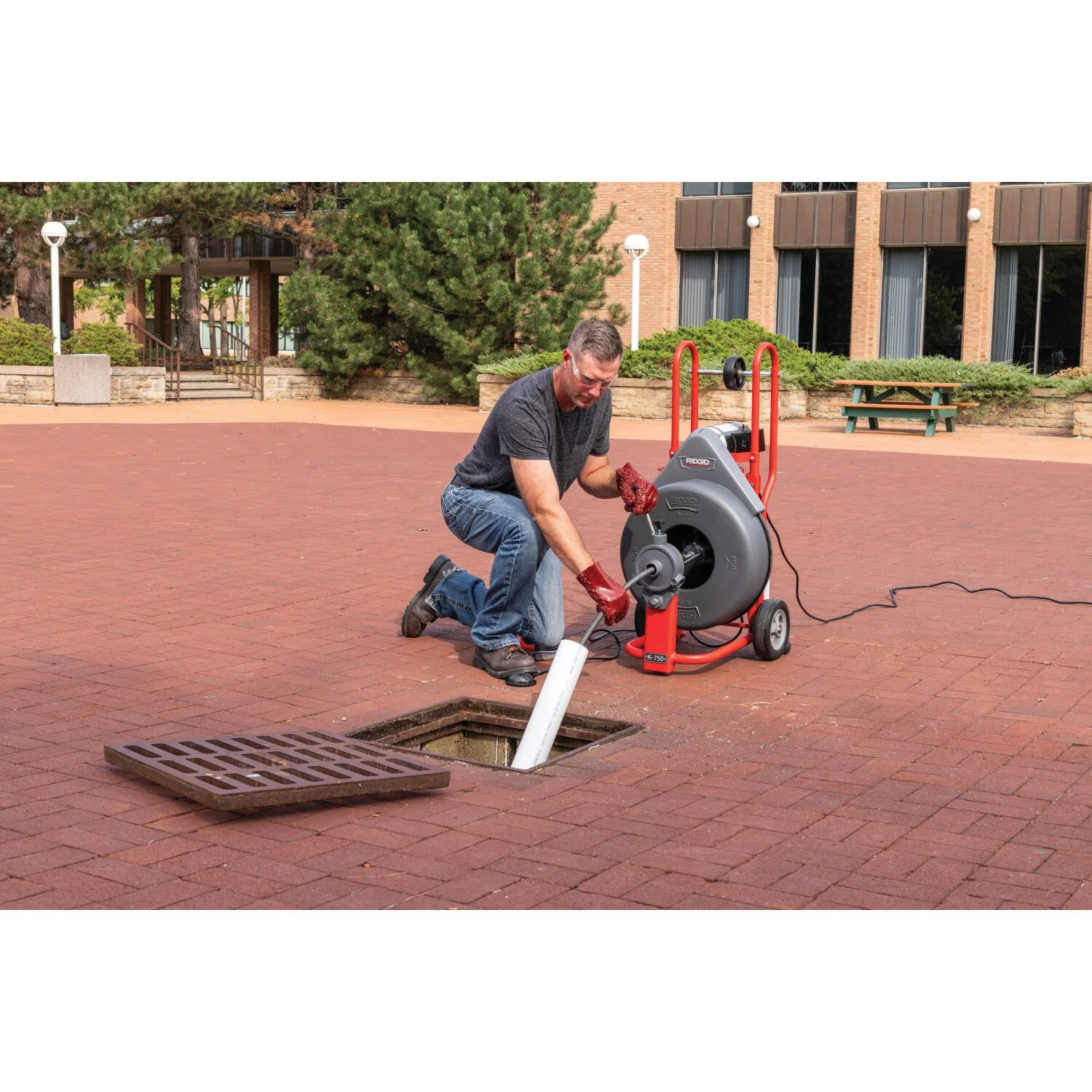 Ridgid 42007 Machine with One Pair of Gloves, w/C-100 AUTOFEED, Standard 3/4" (20 mm) Tool Set, and: C-100, 100' (30.5 mm) x 3/4" (20 mm) Cable - Image 9